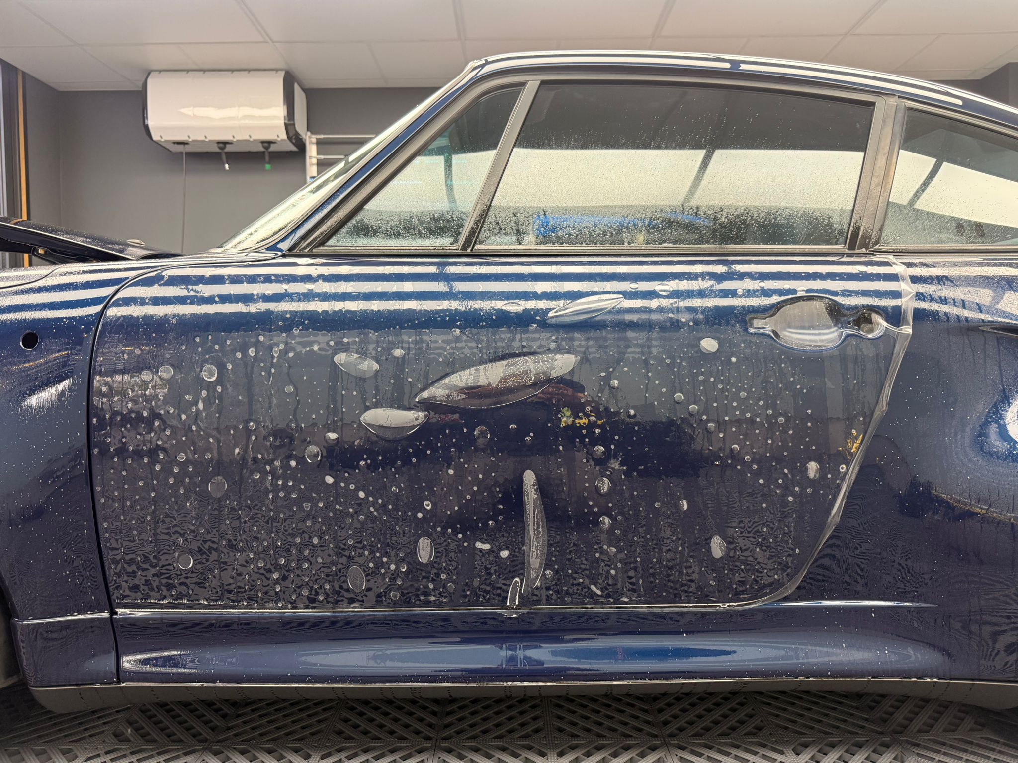 Porsche 993 side panel mid-PPF install